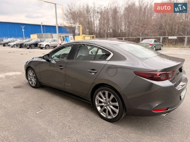 Седан Mazda 3 2018 в Днепре