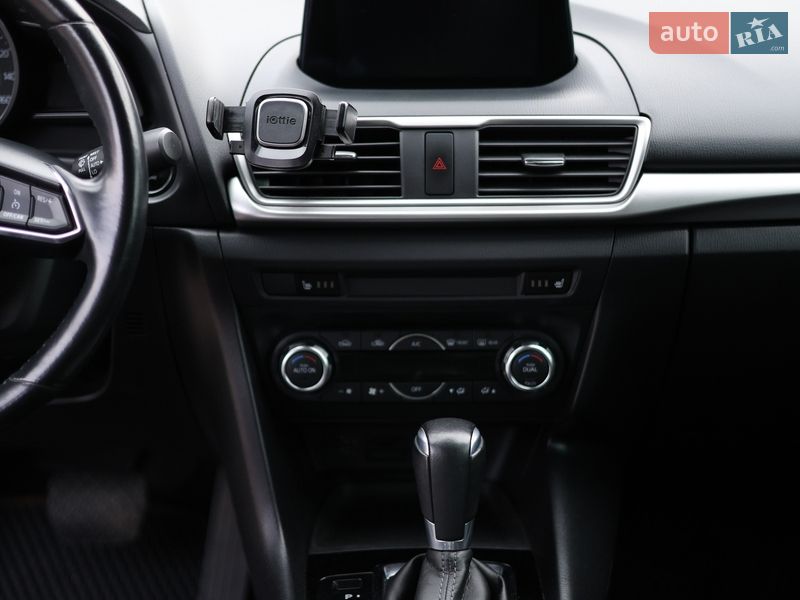 Седан Mazda 3 2017 в Львові