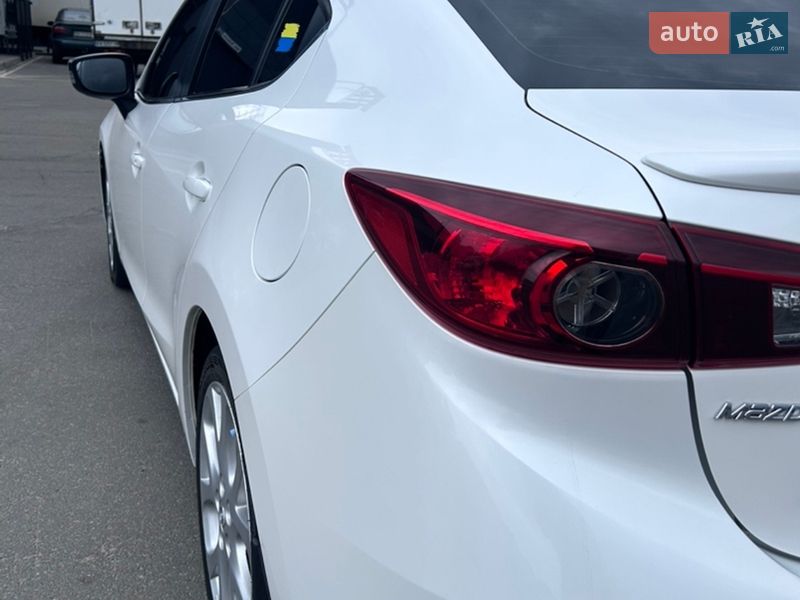 Седан Mazda 3 2015 в Киеве