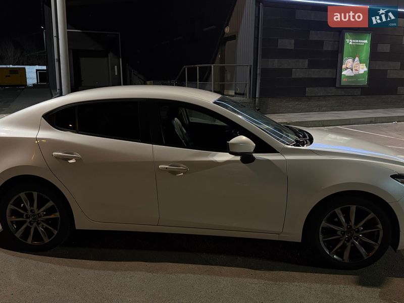 Седан Mazda 3 2018 в Днепре