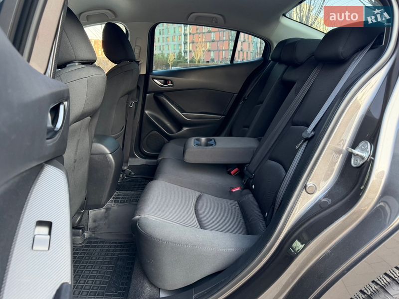 Седан Mazda 3 2014 в Киеве