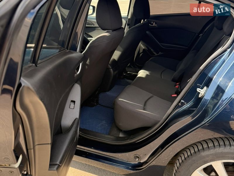 Седан Mazda 3 2014 в Киеве