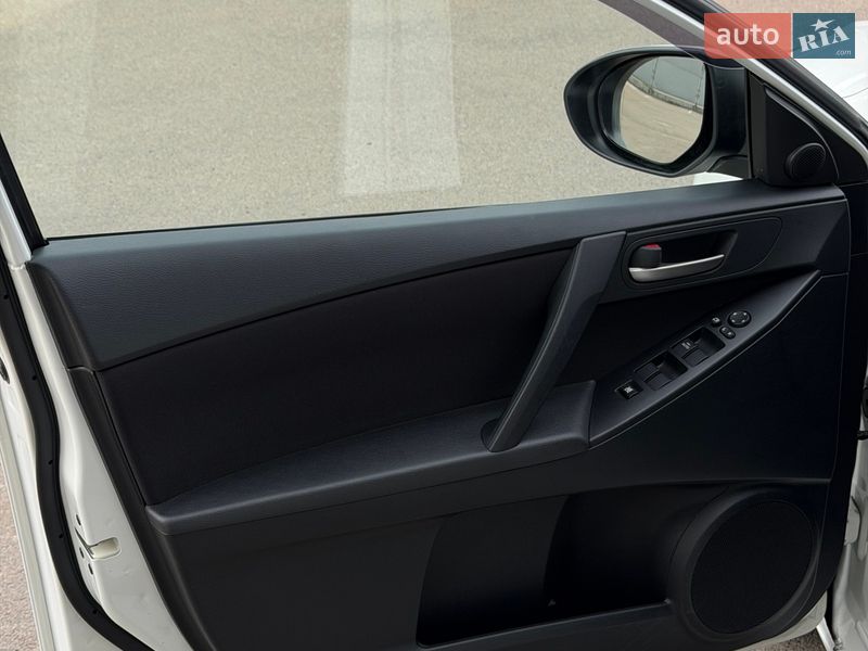 Седан Mazda 3 2011 в Киеве фото 23 Седан Mazda 3 2011 в Киеве