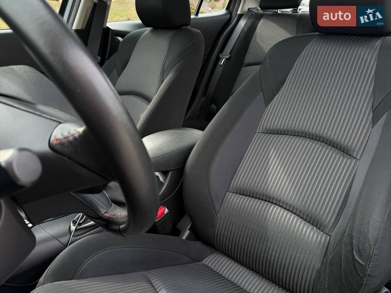 Седан Mazda 3 2016 в Львове фото 31 Седан Mazda 3 2016 в Львове