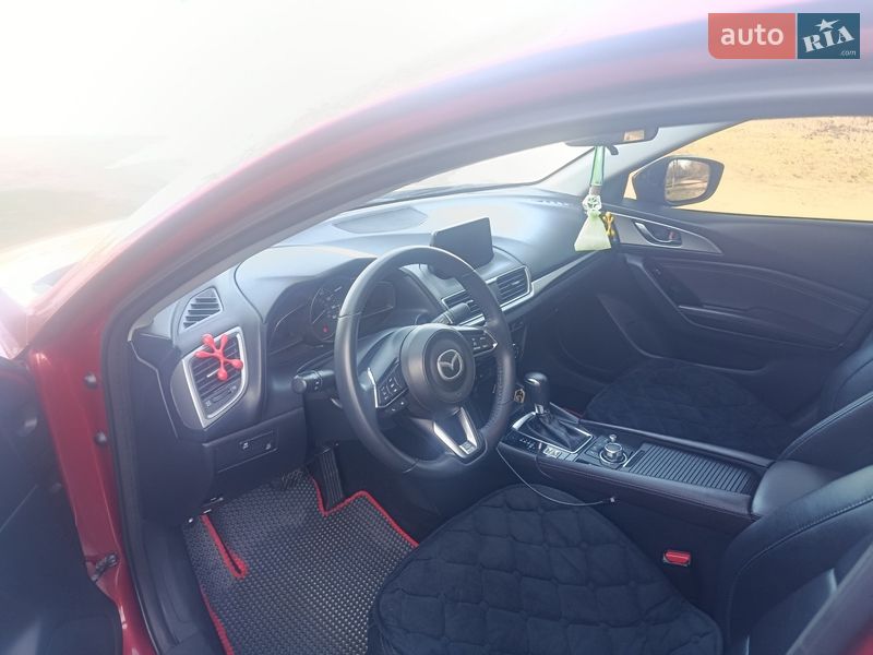 Седан Mazda 3 2018 в Валках