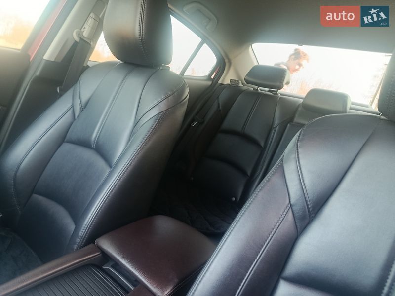 Седан Mazda 3 2018 в Валках