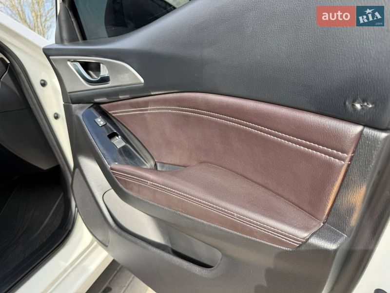 Седан Mazda 3 2018 в Днепре