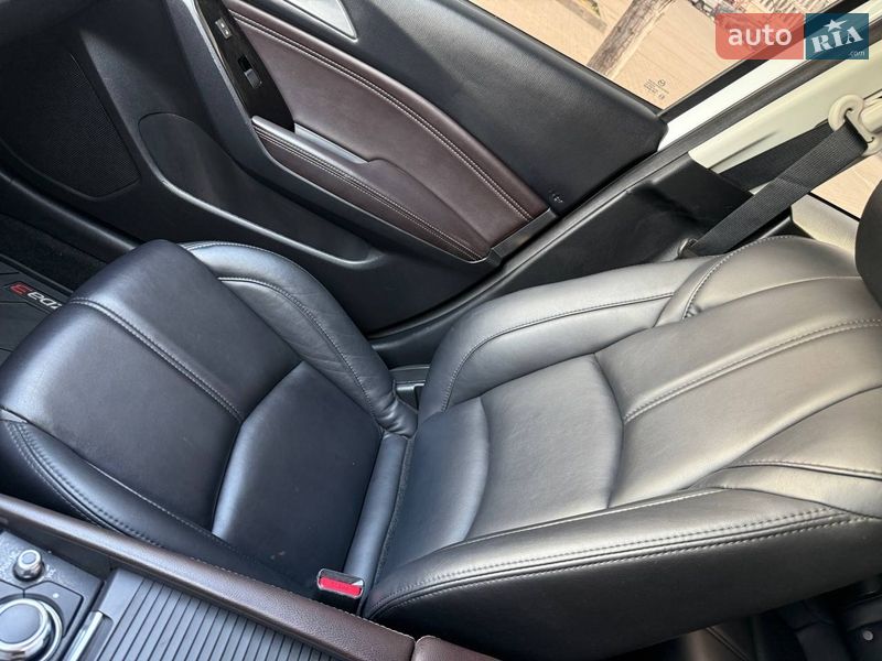 Седан Mazda 3 2018 в Днепре