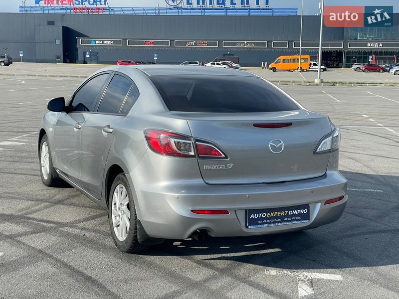 Седан Mazda 3 2012 в Днепре