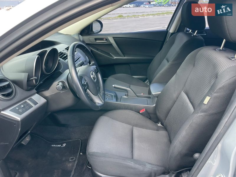 Седан Mazda 3 2012 в Днепре