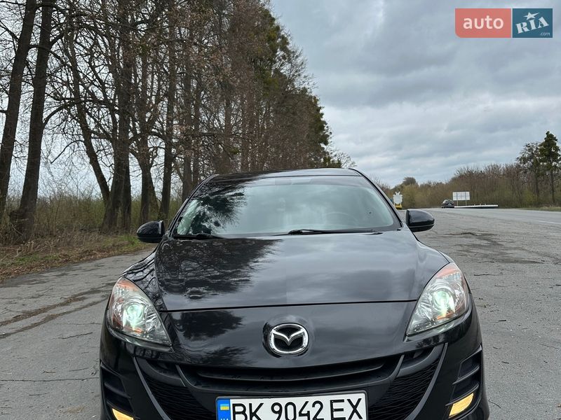 Седан Mazda 3 2010 в Корце
