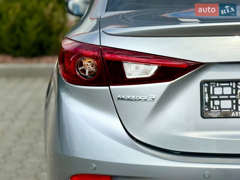 Седан Mazda 3 2016 в Харкові