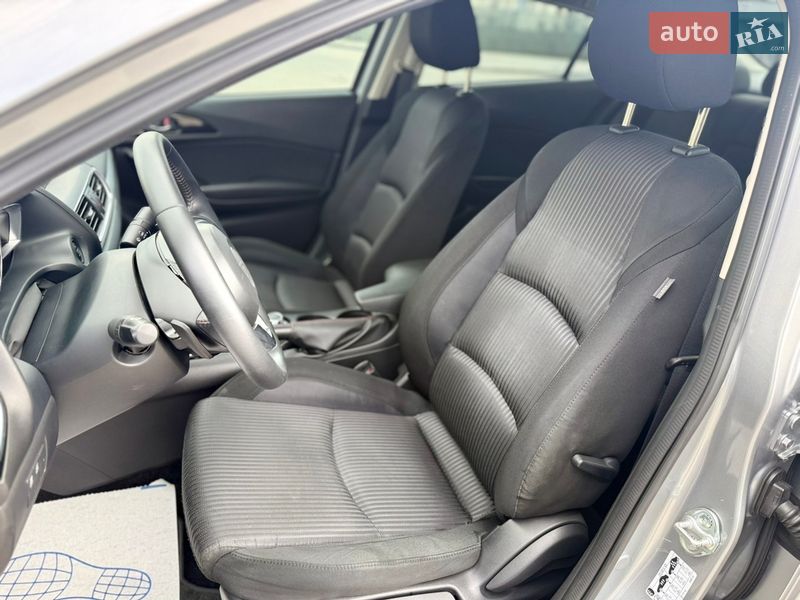 Седан Mazda 3 2016 в Харкові