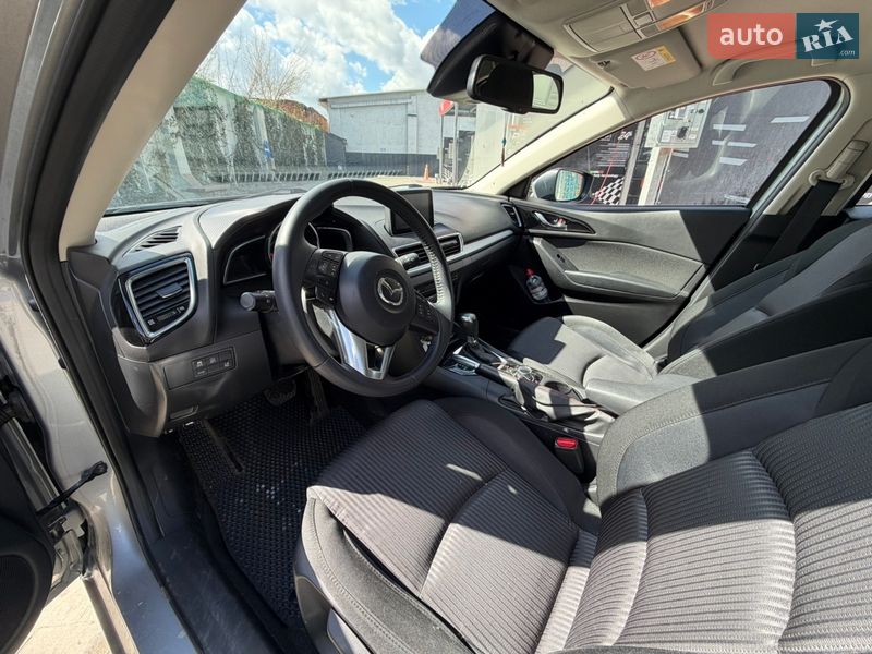 Хэтчбек Mazda 3 2016 в Городке