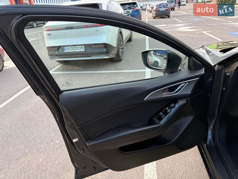 Седан Mazda 3 2017 в Харькове