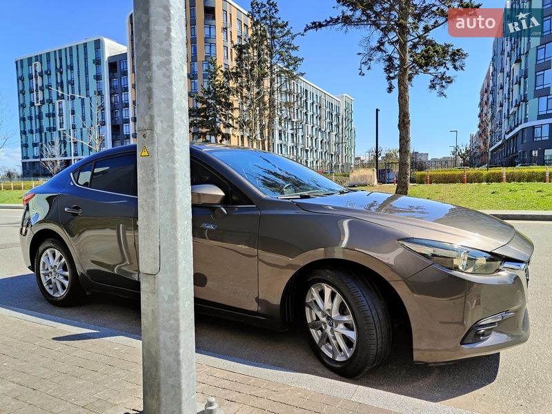 Седан Mazda 3 2017 в Киеве