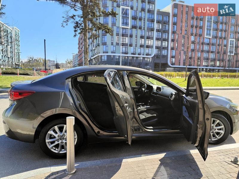 Седан Mazda 3 2017 в Киеве