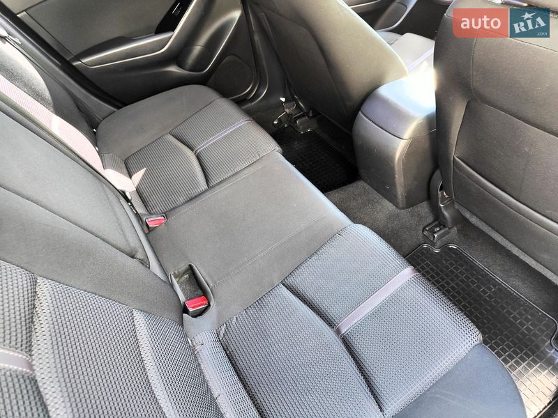 Седан Mazda 3 2017 в Киеве