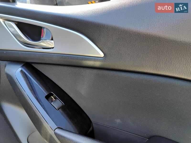 Седан Mazda 3 2017 в Киеве