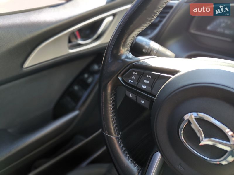Седан Mazda 3 2017 в Киеве