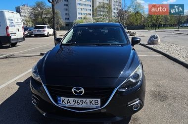 Седан Mazda 3 2015 в Ужгороде