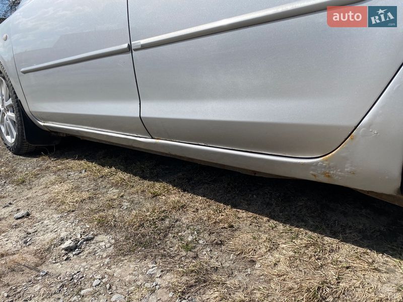 Хэтчбек Mazda 3 2004 в Звягеле