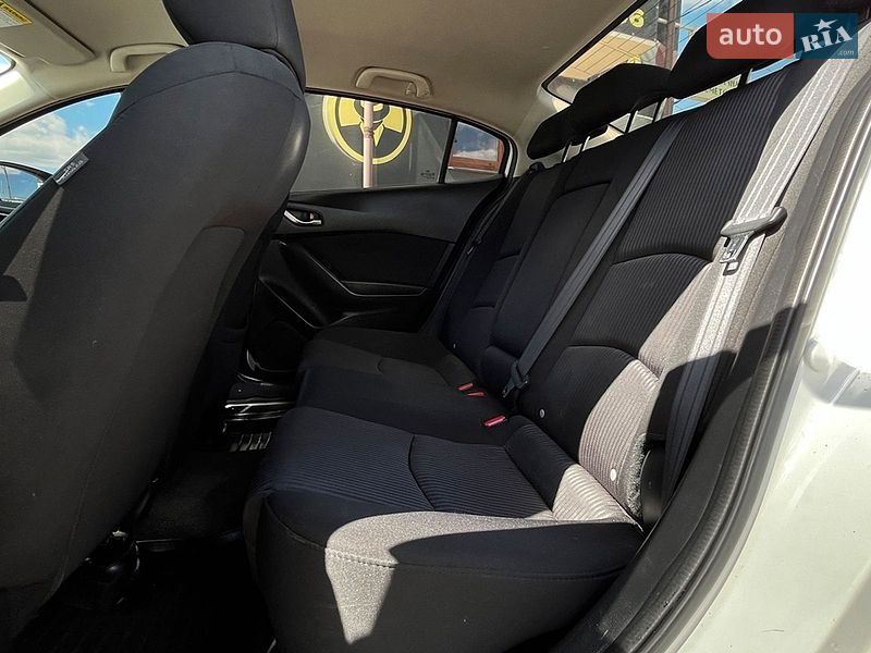 Седан Mazda 3 2016 в Стрые