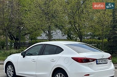 Седан Mazda 3 2015 в Киеве