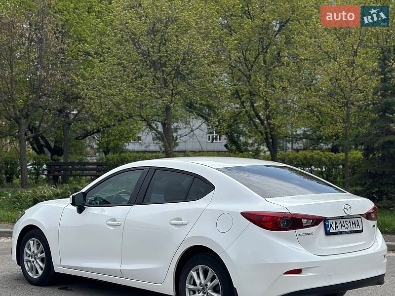 Седан Mazda 3 2015 в Киеве