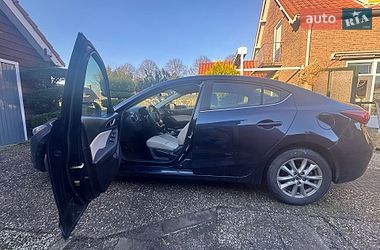 Седан Mazda 3 2016 в Киеве