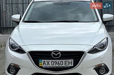 Седан Mazda 3 2015 в Ужгороде