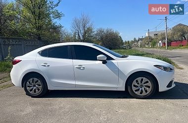 Седан Mazda 3 2015 в Киеве