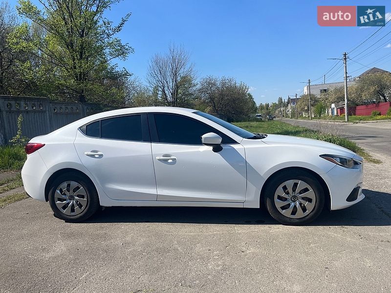 Седан Mazda 3 2015 в Киеве
