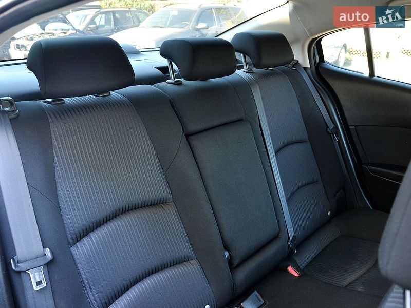 Седан Mazda 3 2016 в Львове