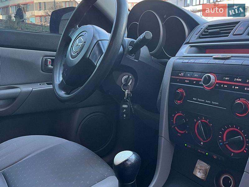 Хэтчбек Mazda 3 2004 в Ивано-Франковске