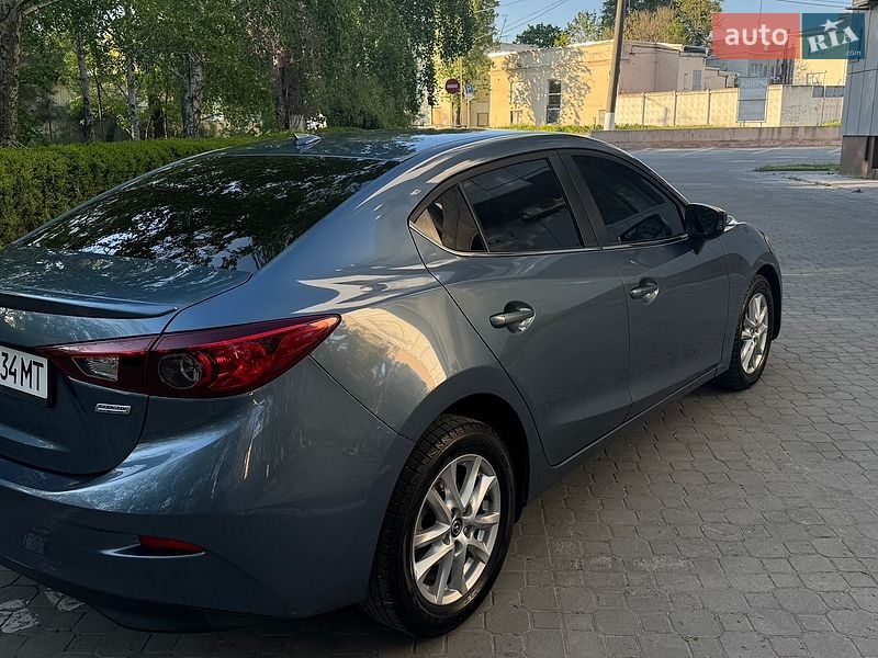 Седан Mazda 3 2016 в Черноморске