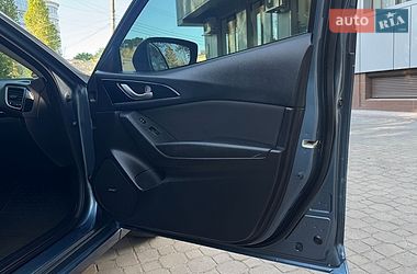 Седан Mazda 3 2016 в Черноморске