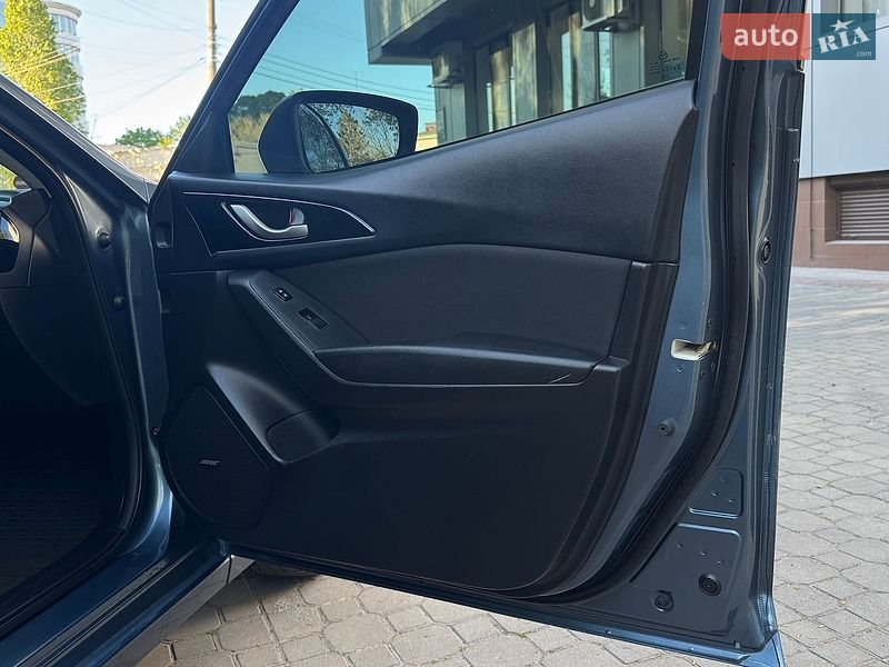 Седан Mazda 3 2016 в Черноморске