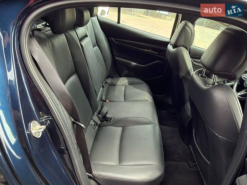 Седан Mazda 3 2023 в Львове