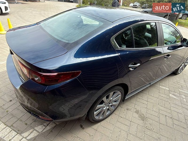 Седан Mazda 3 2023 в Львове
