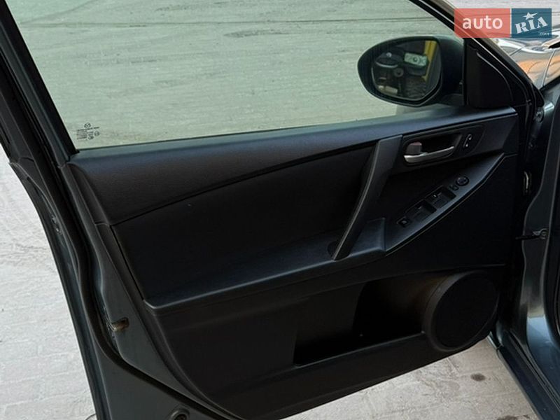 Седан Mazda 3 2012 в Бориславе