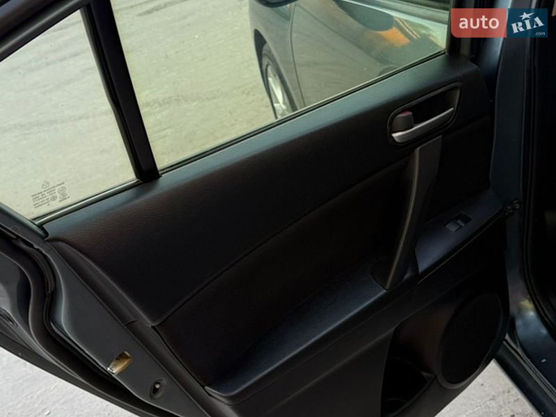 Седан Mazda 3 2012 в Бориславе