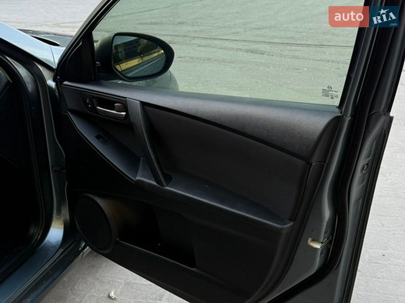 Седан Mazda 3 2012 в Бориславі