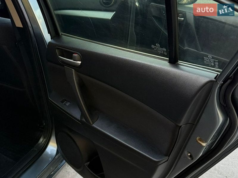 Седан Mazda 3 2012 в Бориславе