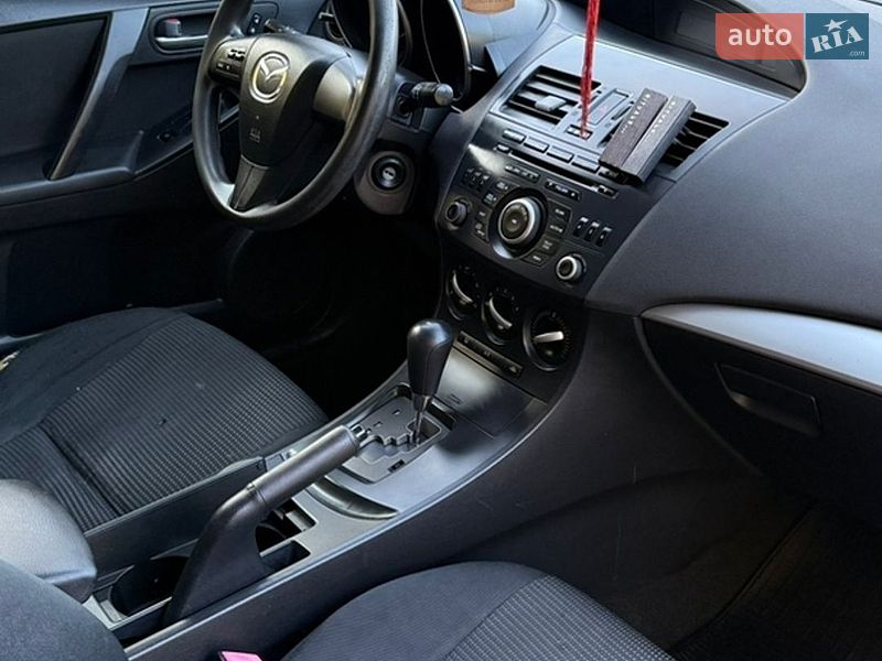 Седан Mazda 3 2012 в Бориславе