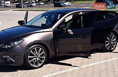 Седан Mazda 3 2015 в Львове