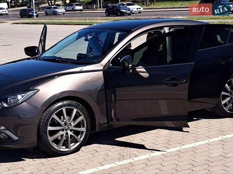 Седан Mazda 3 2015 в Львове