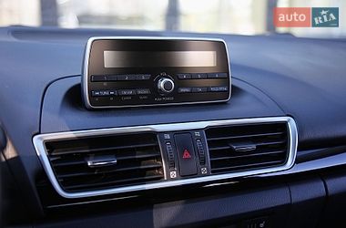 Седан Mazda 3 2015 в Харькове