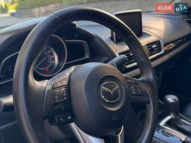 Седан Mazda 3 2016 в Киеве