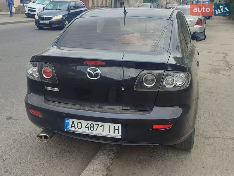 Седан Mazda 3 2005 в Ужгороді